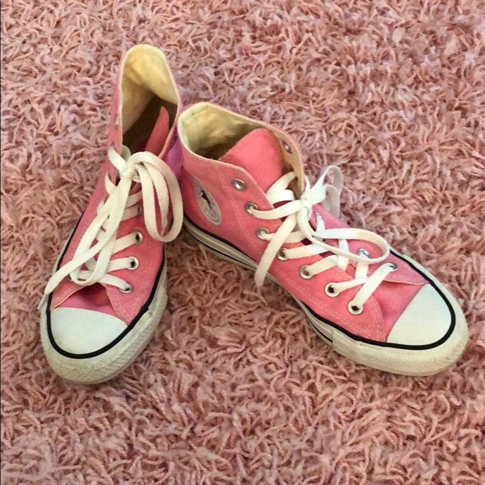 Light pink converse!